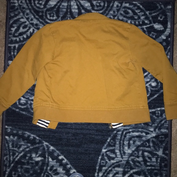 ⭐️ Boutique Jacket ⭐️ Modeled in photos - Picture 3 of 4